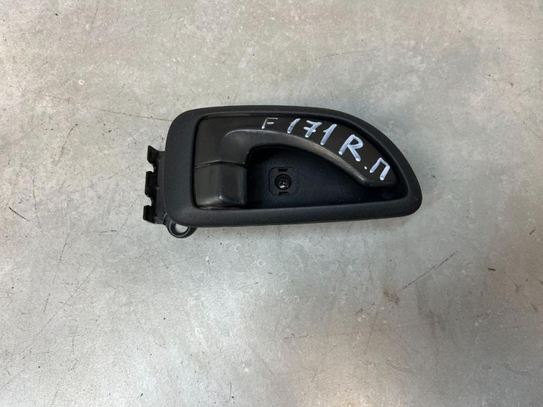 ручка наружная передняя правая Hyundai Santa Fe 1 поколение (SM) 2002, 2.0 л., дизель, АКПП - фото №1