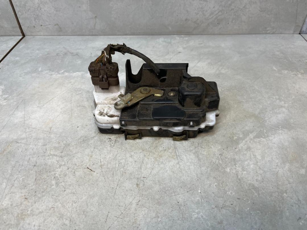 замок двери задней правой Citroen C5 1 поколение 2003, 2.0 л., бензин, МКПП, универсал - фото №1