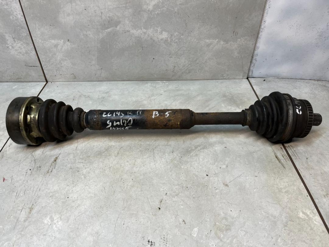 полуось передняя правая (приводной вал, ШРУС) Volkswagen Passat B5 1997, 1.6 л., бензин, МКПП, универсал