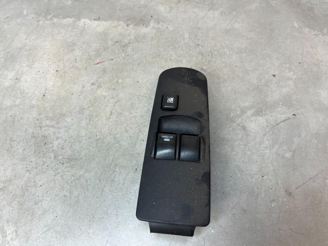 блок управления стеклоподъемниками Mitsubishi Colt 6 поколение (Z20/Z30) 2006, 1.1 л., бензин, МКПП, хетчбэк 5 дв.