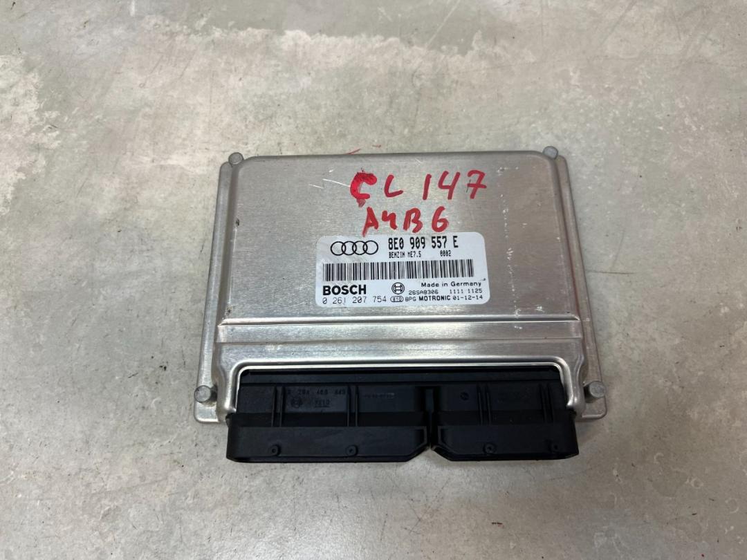 блок управления двигателем Audi A4 B6 2003, 2.0 л., бензин, МКПП, универсал, 8E0909557E - фото №1