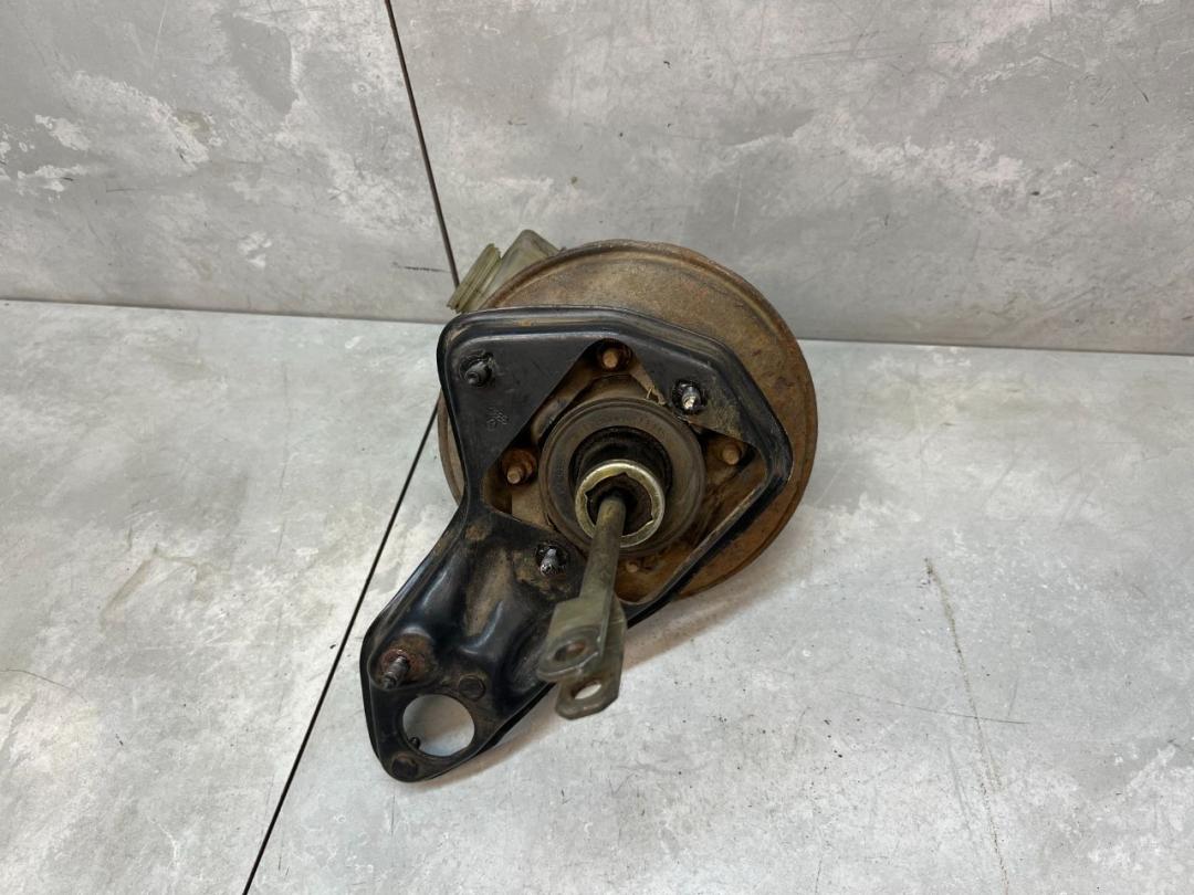 вакуумный усилитель тормозов Volkswagen Passat B3 1991, 1.6 л., дизель, МКПП, универсал