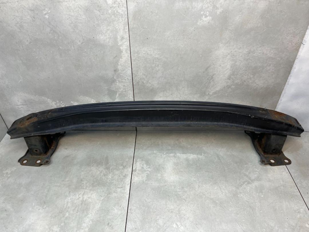 усилитель бампера переднего Volkswagen Touran 1 поколение 2005, 2.0 л., дизель, МКПП