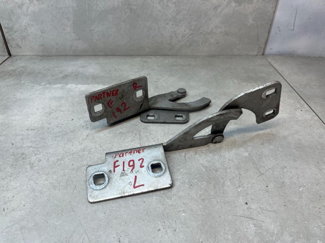 петля капота Peugeot Partner 1 поколение (M49) 2003, 2.0 л., дизель, МКПП