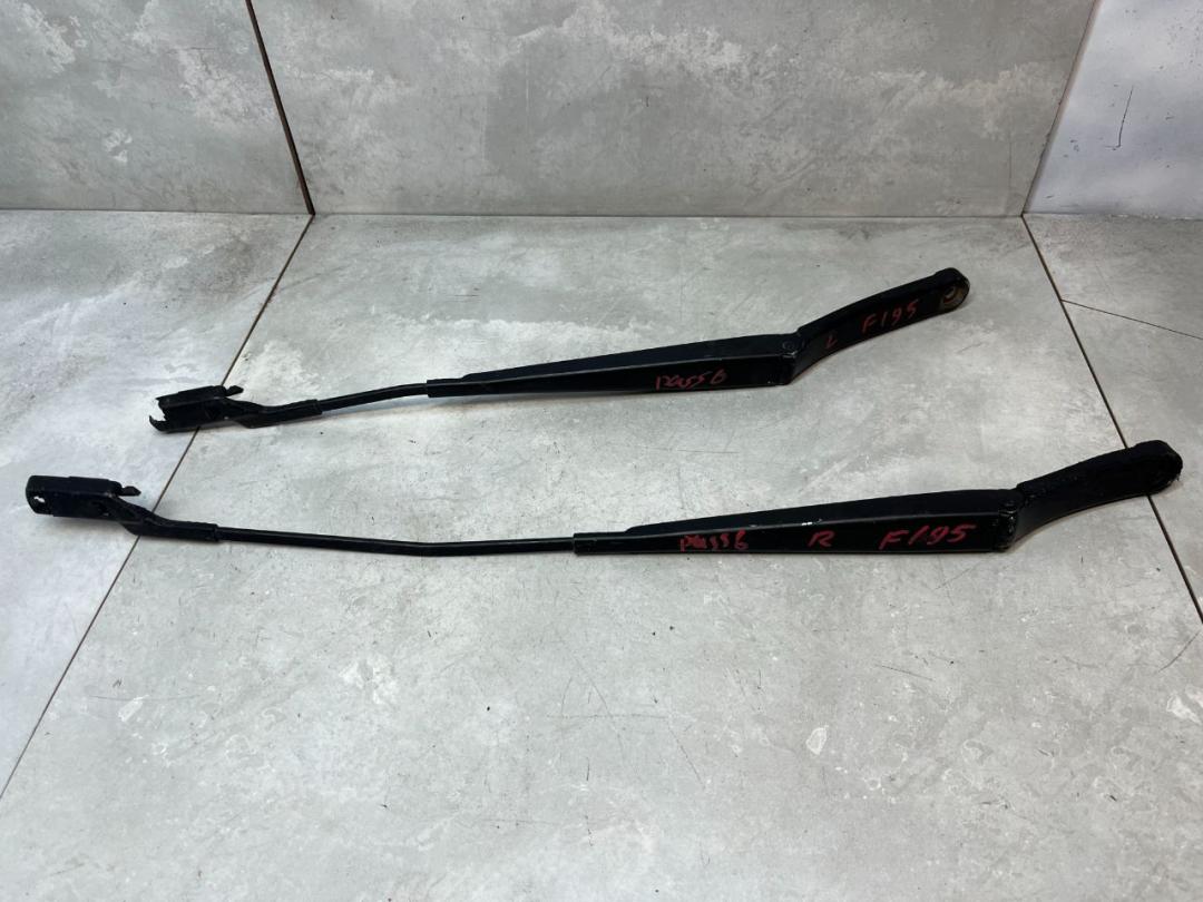 щеткодержатель (поводок стеклоочистителя, дворник) Volkswagen Passat B6 2008, 1.9 л., дизель, МКПП, седан