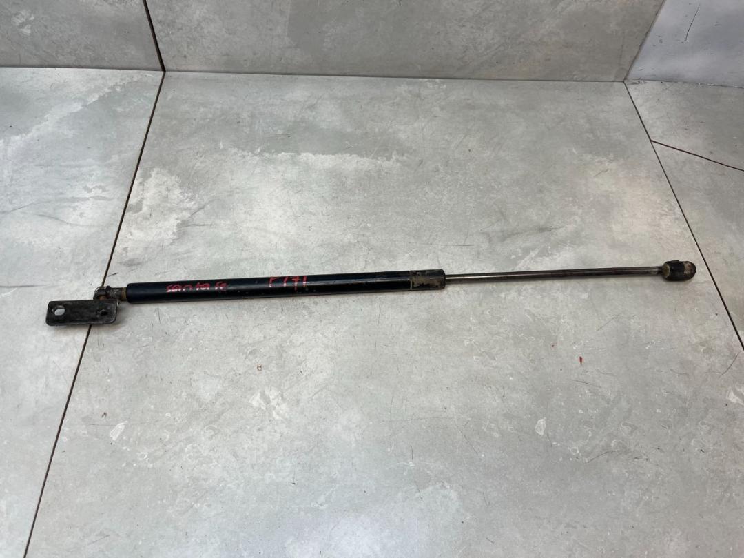 амортизатор крышки багажника (3-5 двери) Hyundai Santa Fe 1 поколение (SM) 2002, 2.0 л., дизель, АКПП
