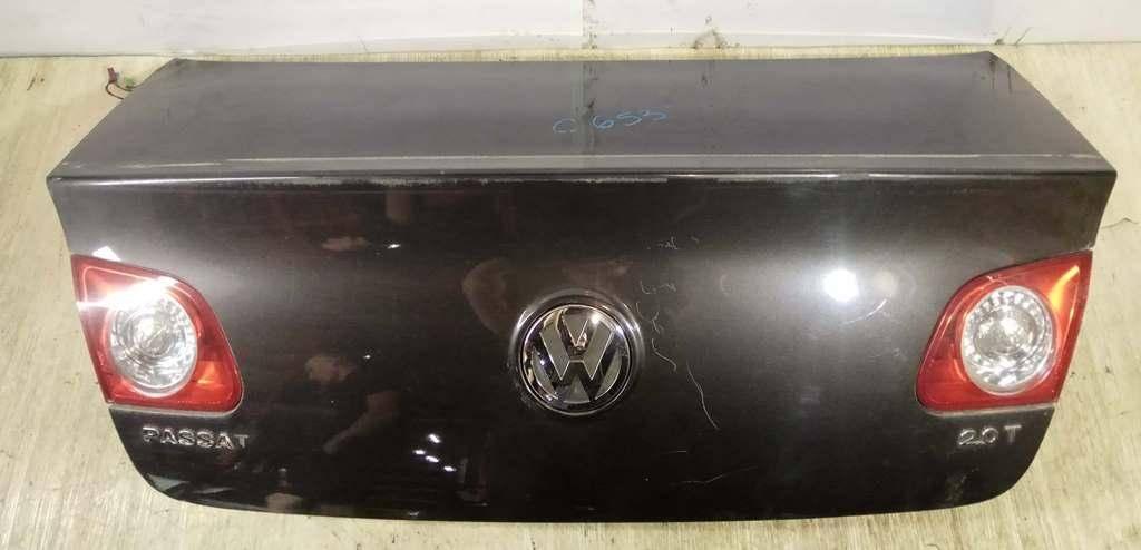 фонарь крышки багажника правый Volkswagen Passat B6 2008, 2.0 л., i, BPY, бензин, АКПП, серый, седан, передний привод - фото №1