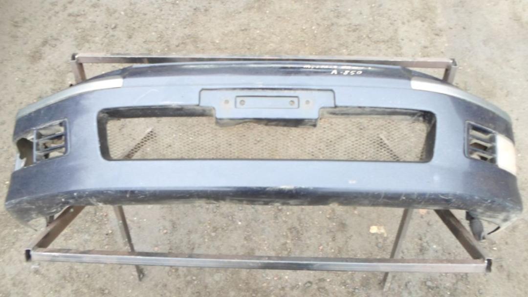 бампер передний Mitsubishi Space Wagon 3 поколение (Typ N50) 1999 - фото №1