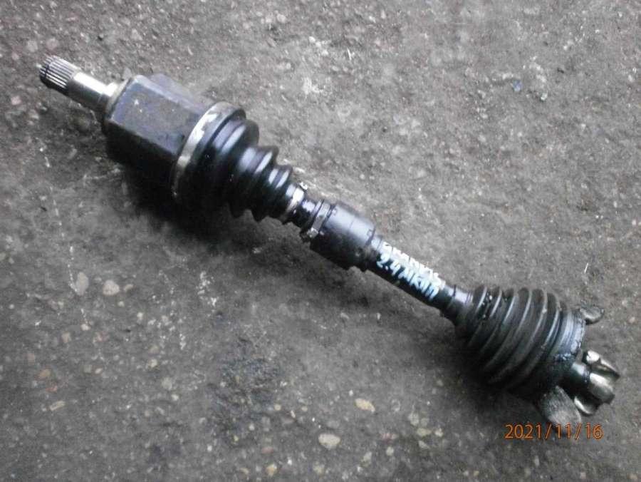 полуось передняя левая (приводной вал, ШРУС) Mitsubishi Grandis 1 поколение 2006, 2.4 л., бензин, МКПП, минивэн - фото №1