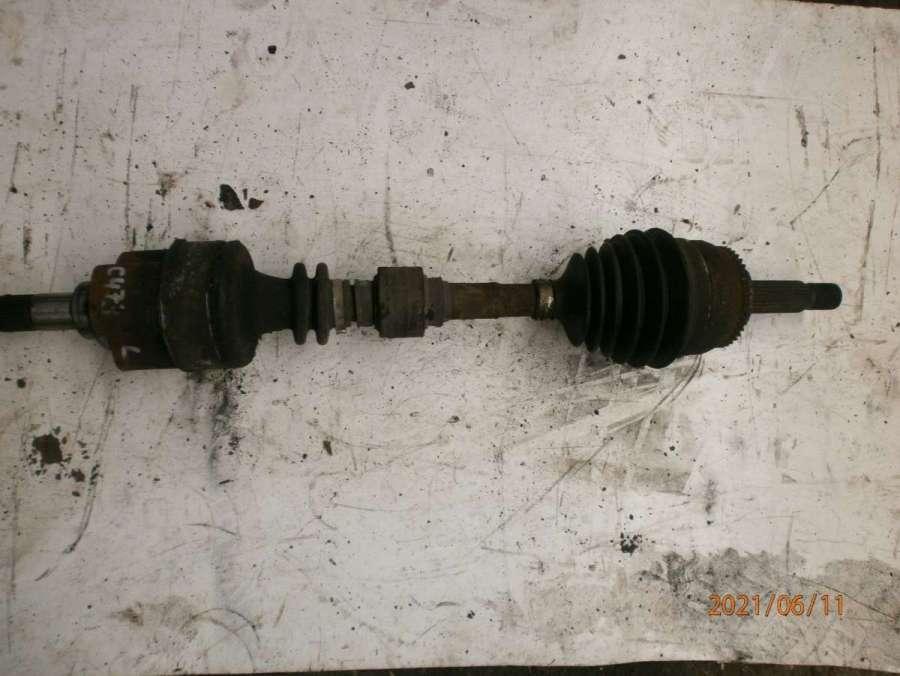 полуось передняя левая (приводной вал, ШРУС) Mitsubishi Carisma 1 поколение 1996, 1.8 л., бензин, АКПП - фото №1