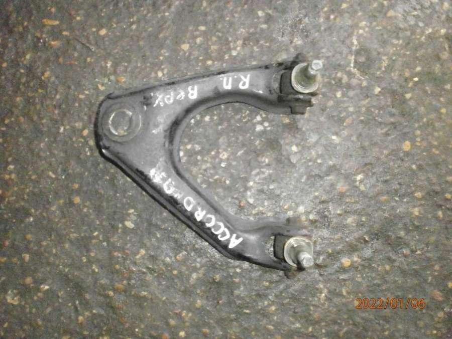 рычаг передний правый Honda Accord 4 поколение 1991, 2.0 л., бензин, АКПП, седан - фото №1