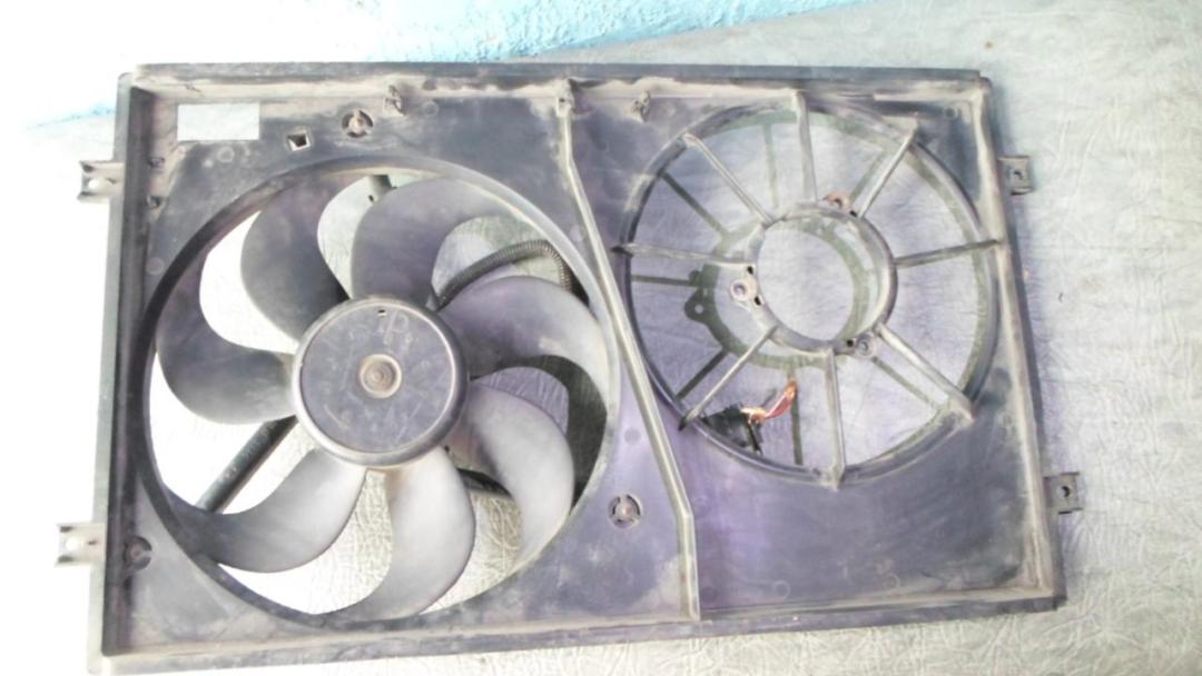вентилятор радиатора Volkswagen Golf 4 поколение 2000, 1.4 л., бензин - фото №1