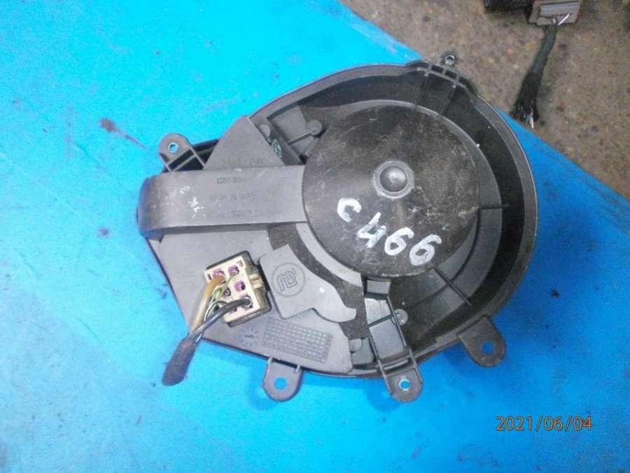 моторчик печки Volkswagen Passat B5 1998, 1.6 л., бензин, МКПП, седан - фото №1