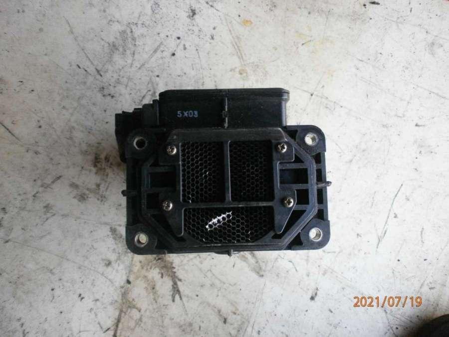 расходомер воздуха Mitsubishi Carisma 1 поколение 1996, 1.8 л., бензин, АКПП - фото №1