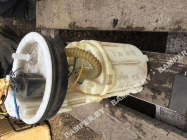 насос топливный Audi A3 8L 1998, 1.6 л., бензин - фото №1