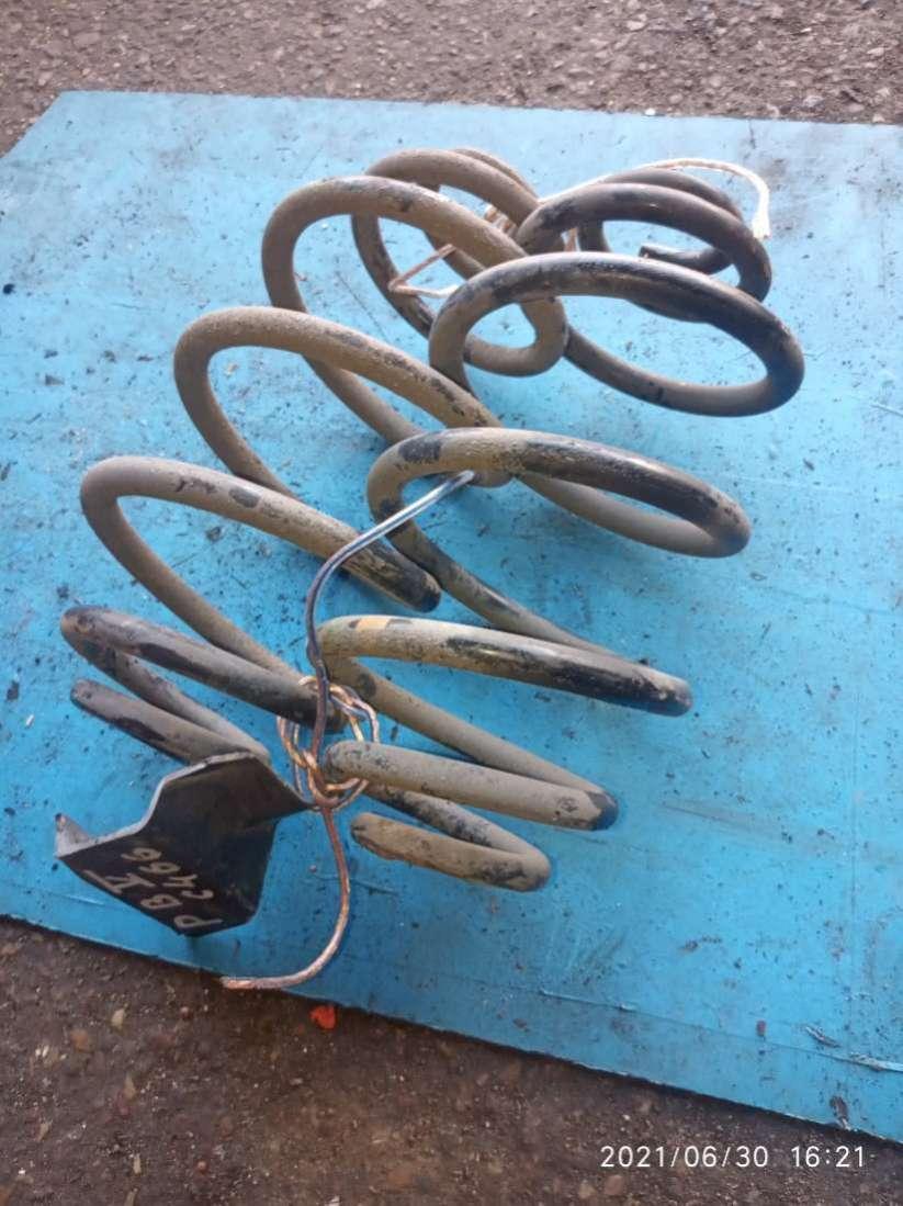 пружина задняя Volkswagen Passat B5 1998, 1.6 л., бензин, МКПП, седан - фото №1