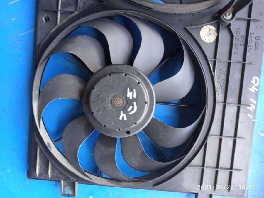 вентилятор радиатора Volkswagen Golf 4 поколение 2000, 1.4 л., бензин, МКПП, универсал - фото №1