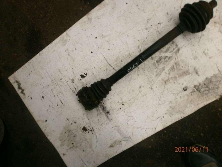 полуось передняя левая (приводной вал, ШРУС) Audi 80 B3 1989, 1.8 л., бензин, МКПП, седан - фото №1