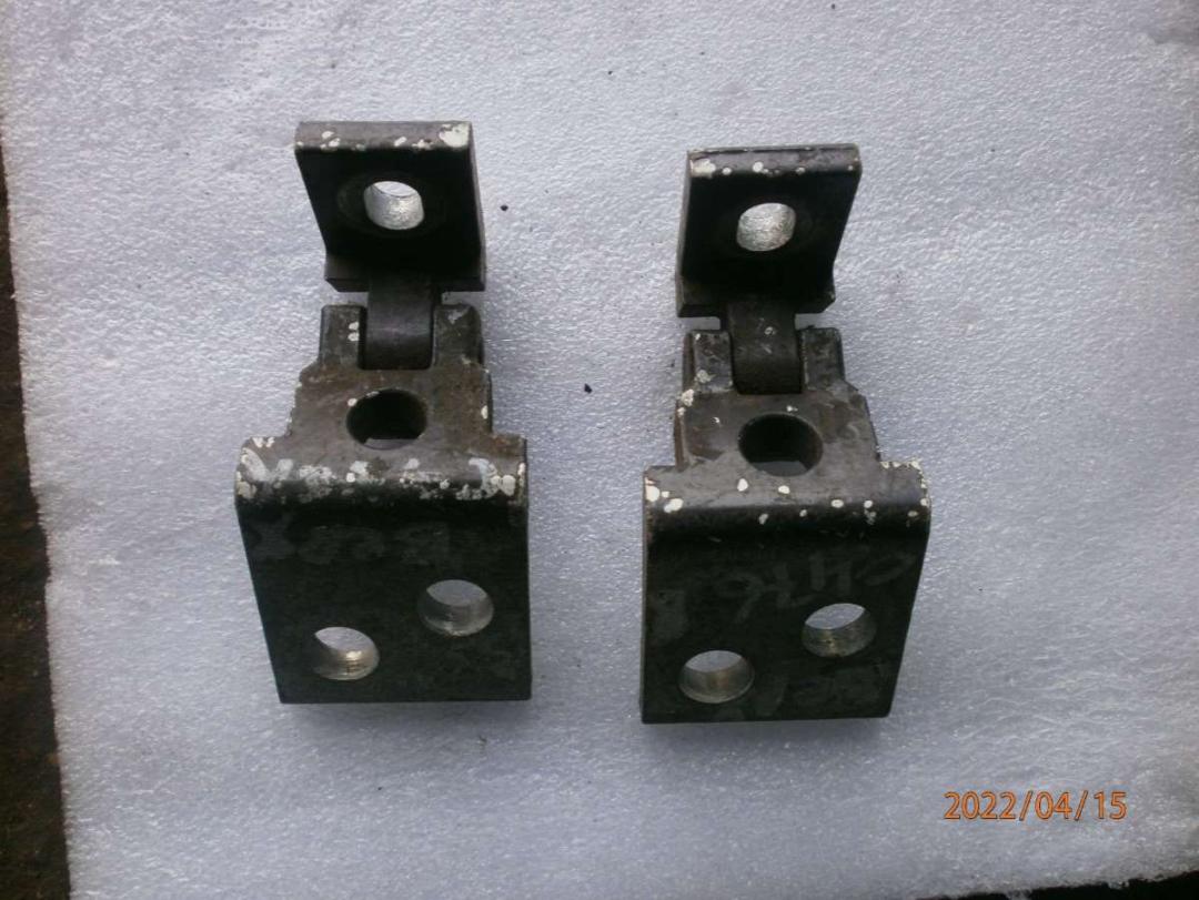 петля двери Volkswagen Golf 3 поколение 1994, 1.6 л., бензин, МКПП, хетчбэк 5 дв. - фото №1