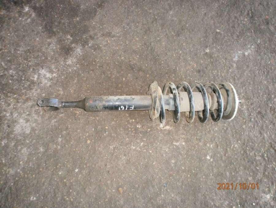 стойка передняя левая Volkswagen Passat B5 1998, бензин - фото №1