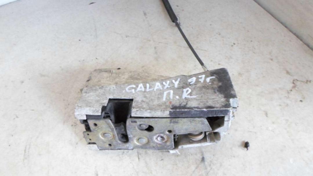 замок двери передней правой Volkswagen Sharan 1 поколение 1997 - фото №1