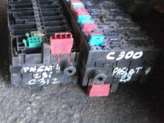 блок предохранителей Volkswagen Passat B4 1994, i, бензин