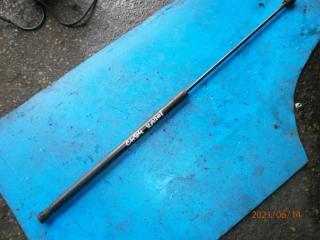 амортизатор капота Volkswagen Passat B5 1998, 1.6 л., бензин, АКПП, седан