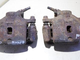 суппорт передний правый Mitsubishi Space Runner 1 поколение [рестайлинг] 1997