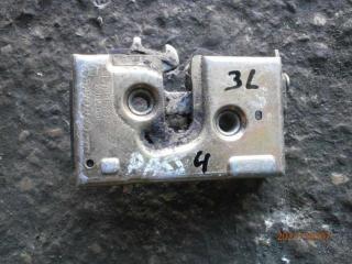 замок двери задней левой Volkswagen Passat B4 1996