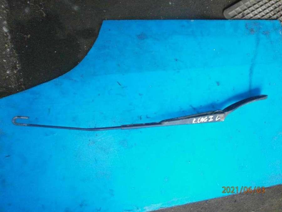 щеткодержатель (поводок стеклоочистителя, дворник) Renault Laguna 1 поколение 1997, 2.0 л., бензин, МКПП, универсал - фото №1