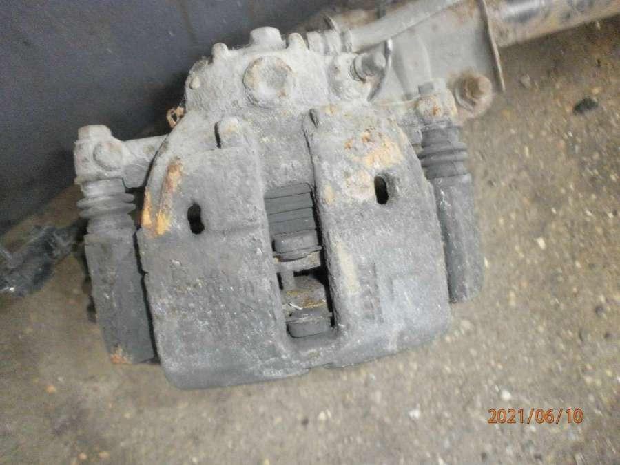 суппорт передний правый Mitsubishi Colt 6 поколение (Z20/Z30) 2007, 1.1 л., i, бензин, МКПП, хетчбэк 5 дв. - фото №1