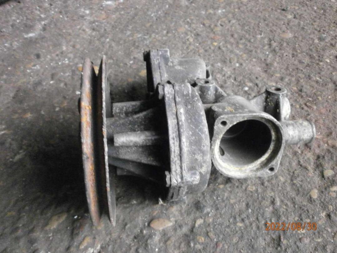 помпа Volkswagen Passat B3 1992 - фото №1