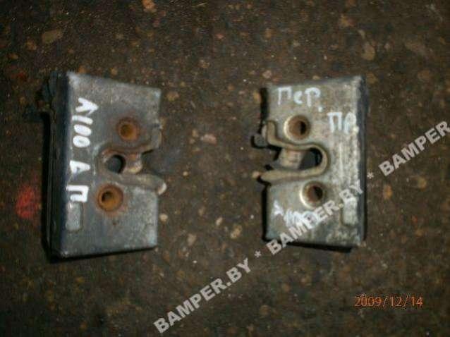 замок двери передней правой Audi 100 C3 1987 - фото №1