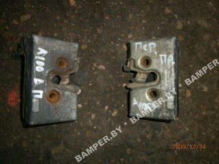 замок двери передней правой Audi 100 C3 1987