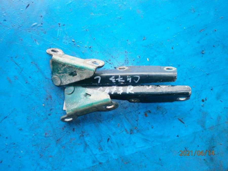 петля капота левая Mitsubishi Carisma 1 поколение 1996, 1.8 л., бензин, АКПП - фото №1