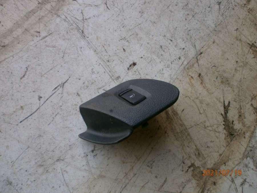 кнопка стеклоподъемника переднего правого Skoda Octavia 1 поколение (A4) 1998, 2.0 л., бензин, МКПП, универсал - фото №1