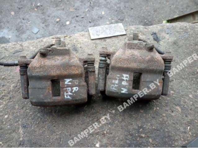 суппорт передний левый Nissan Primera P11 1998 - фото №1