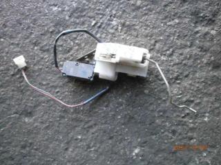 замок двери передней правой Mazda 626 GF 1998