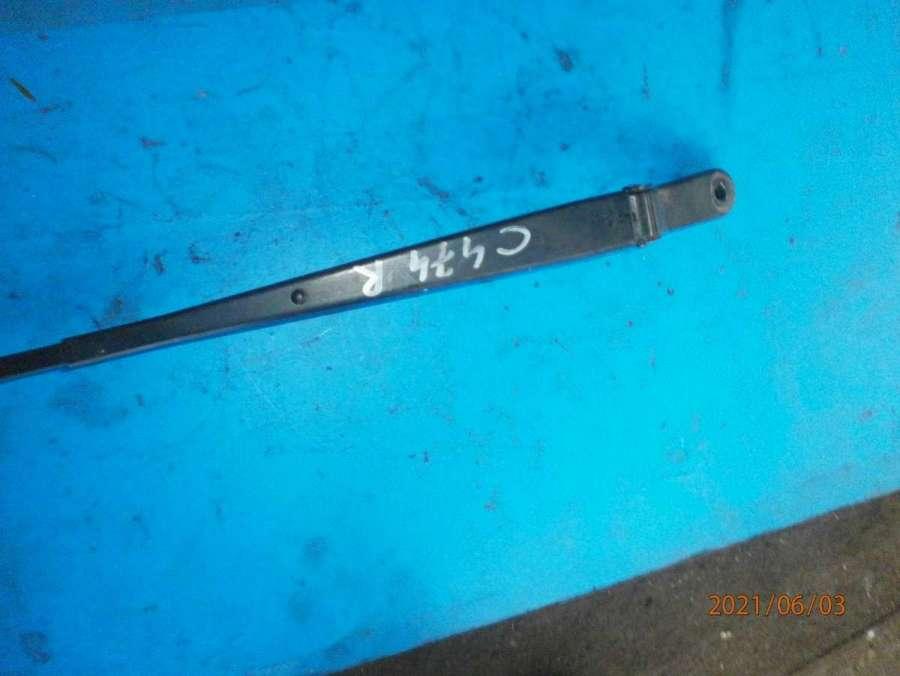 щеткодержатель (поводок стеклоочистителя, дворник) Opel Agila 1 поколение (A) 2003, 1.0 л., бензин, МКПП - фото №1