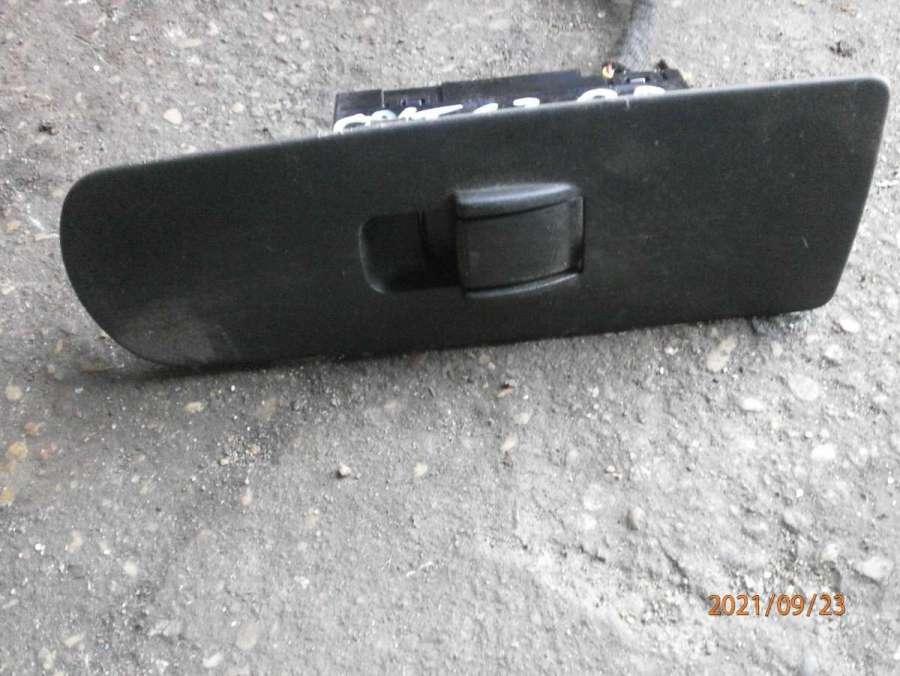 кнопка стеклоподъемника переднего правого Mitsubishi Colt 6 поколение (Z20/Z30) 2007, 1.1 л., бензин, МКПП, хетчбэк 5 дв. - фото №1