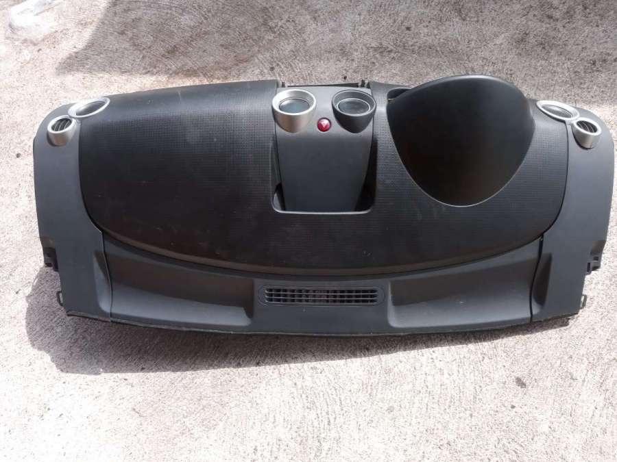 панель передняя салона (торпедо) Mitsubishi Colt 6 поколение (Z20/Z30) 2006, 1.1 л., бензин, МКПП, хетчбэк 5 дв. - фото №1