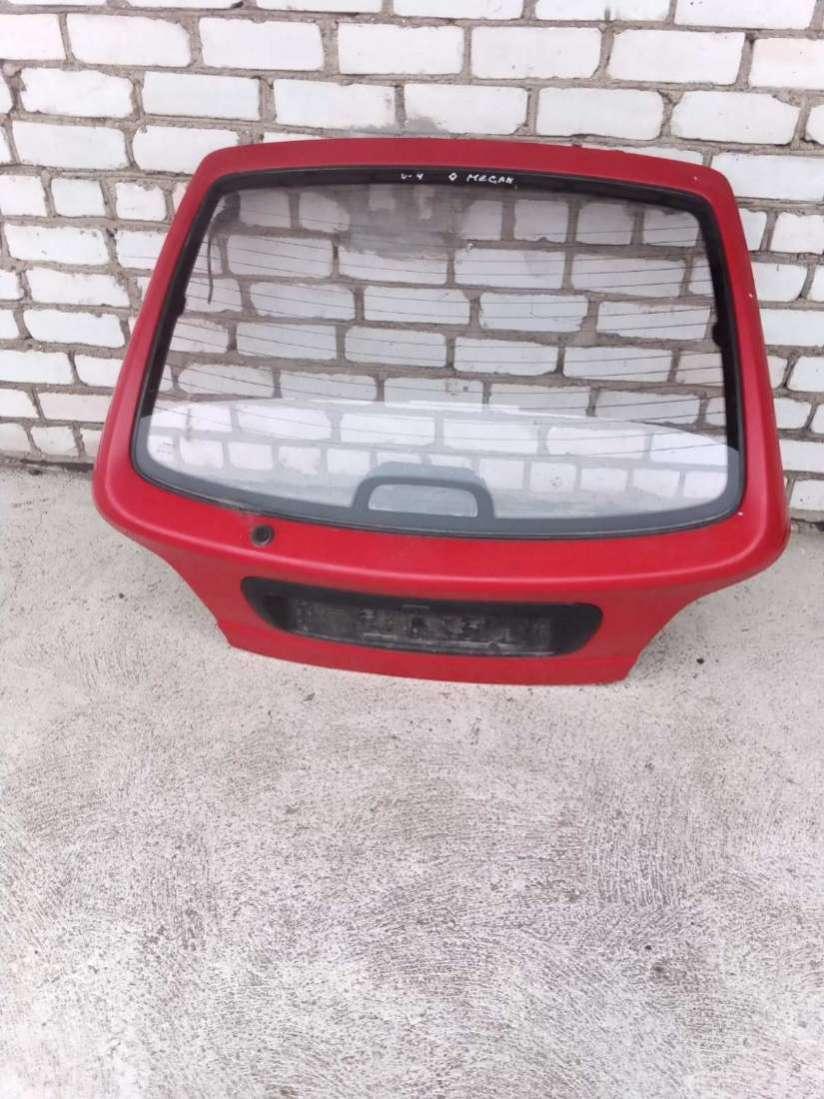 крышка багажника (дверь 3-5) Renault Megane 1 поколение 1996, 1.9 л., дизель, МКПП, хетчбэк 5 дв. - фото №1