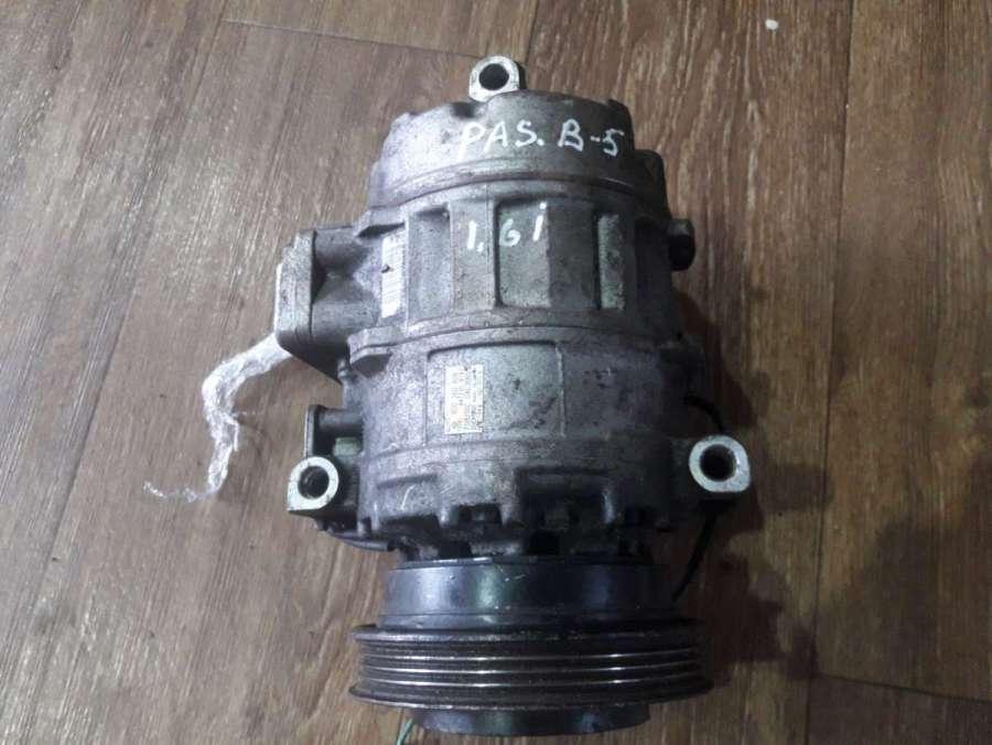 компрессор кондиционера Volkswagen Passat B5 1998, 1.6 л., бензин - фото №1