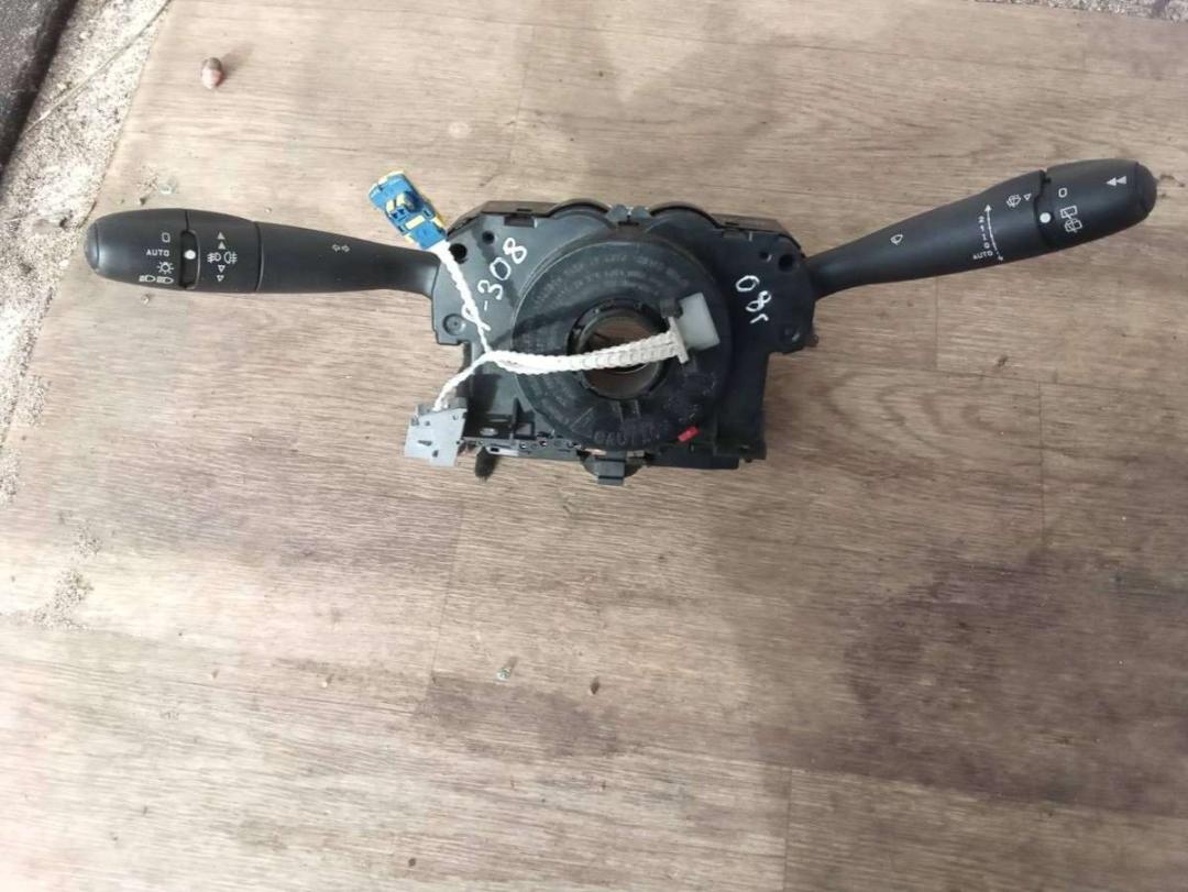 переключатель подрулевой (стрекоза) Peugeot 308 1 2008 - фото №1