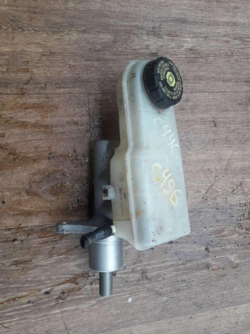 цилиндр тормозной главный Mitsubishi Colt 6 поколение (Z20/Z30) 2006, 1.1 л., бензин, МКПП, хетчбэк 5 дв. - фото №1