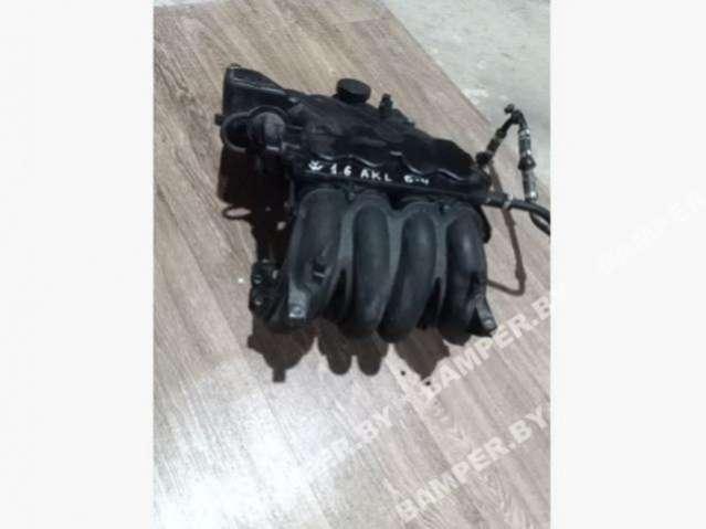 коллектор впускной Volkswagen Golf 4 поколение 2000, 1.6 л., бензин - фото №1