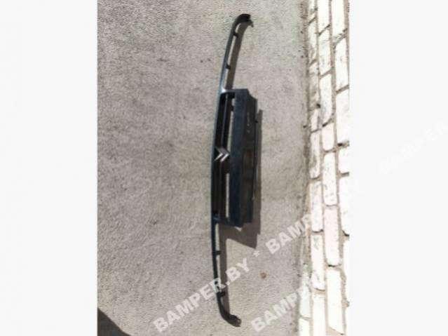 решетка радиатора Citroen Xantia 1 поколение 1997 - фото №1