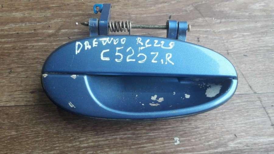 ручка наружная задняя правая Daewoo Rezzo KLAU 2003, 2.0 л., бензин, МКПП, хетчбэк 5 дв. - фото №1