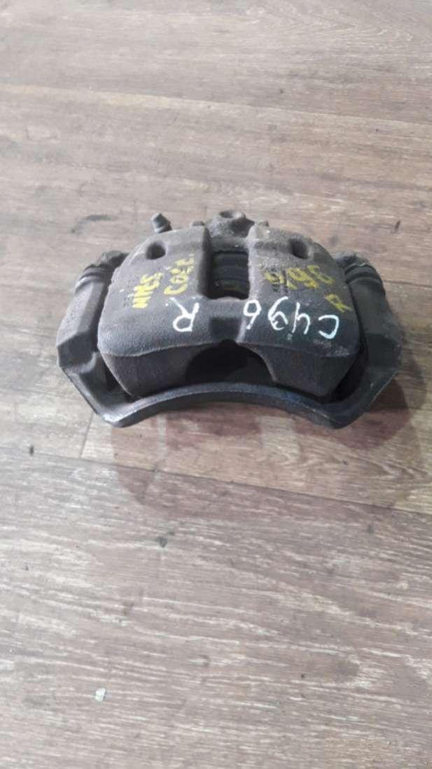 суппорт передний правый Mitsubishi Colt 6 поколение (Z20/Z30) 2006, 1.1 л., бензин, МКПП, хетчбэк 5 дв. - фото №1