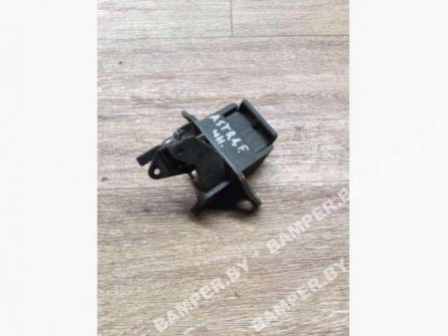 кнопка открытия багажника Opel Astra F 1994, универсал - фото №1